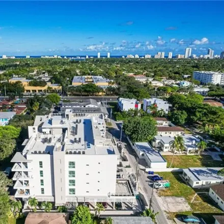 Buy this 1 bed condo on 1850 Monroe Street in Hollywood, FL 33020