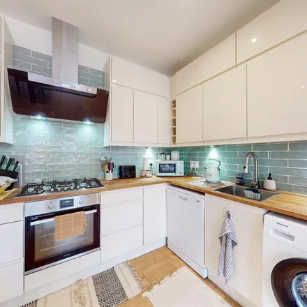 Image 7 - 105 Canfield Gardens, London, NW6 3EA, United Kingdom - Apartment for rent