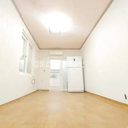 Rent this studio apartment on 서울특별시 마포구 망원동 374-4