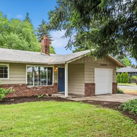 Buy this 3 bed house on 10938 Southeast 74th Avenue in Milwaukie, OR 97222