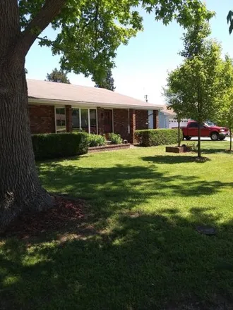 Image 4 - 628 North Park Place, Bolivar, MO 65613, USA - House for sale