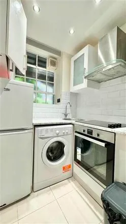 Image 4 - Hillsborough Court, Mortimer Crescent, London, NW6 5NT, United Kingdom - Room for rent