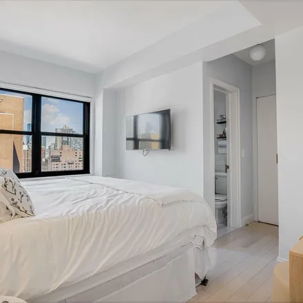 Image 5 - Victoria House, 200 East 27th Street, New York, NY 10016, USA - Apartment for rent