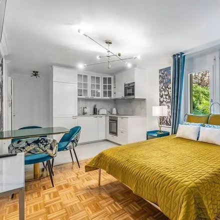 Rent this studio apartment on 1823 Montreux