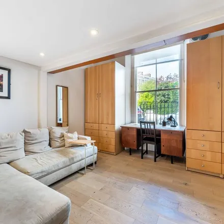 Rent this studio apartment on 26 Westbourne Gardens in London, W2 5NS