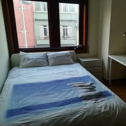 Rent this 1 bed room on Trevo in Rua do Paraíso, 4000-376 Porto