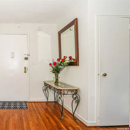 Image 7 - 33-06 92nd Street, New York, NY 11372, USA - Condo for sale