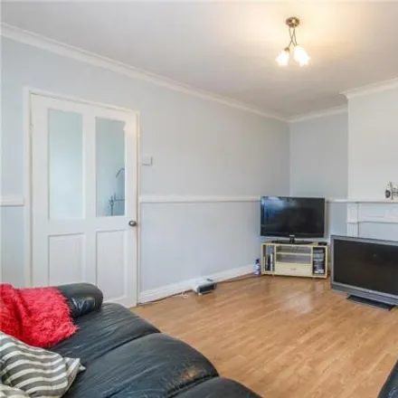 Image 3 - 39 Bowring Close, Bristol, BS13 0DQ, United Kingdom - Townhouse for sale