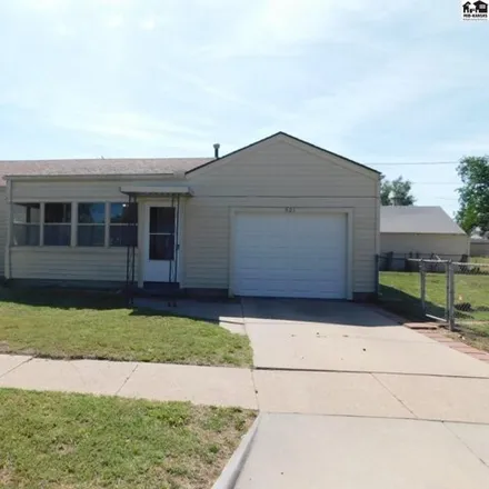 Buy this 3 bed house on 621 North Cochran Street in Hutchinson, KS 67501