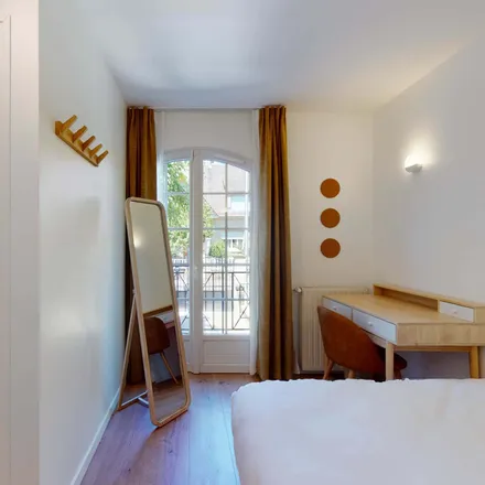 Rent this 7 bed room on 37 Rue des Rosiers in 94230 Cachan, France