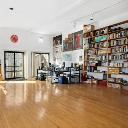 Image 8 - 16 Clifford Place, New York, NY 11222, USA - House for sale