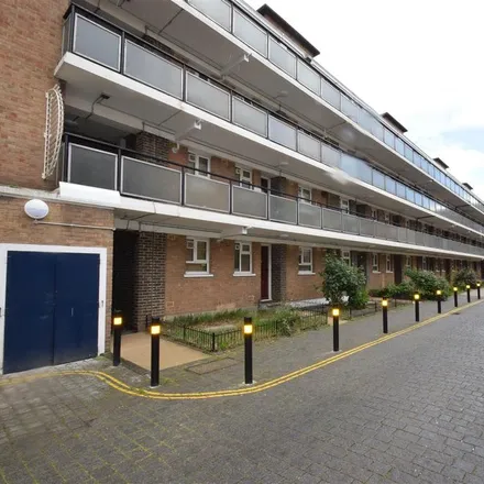 Image 4 - Harling Court, Latchmere Street, London, SW11 4BT, United Kingdom - Apartment for rent