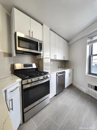 Image 6 - Silver Towers, Queens Boulevard, New York, NY 11415, USA - Apartment for sale