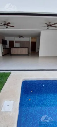 Buy this studio house on Colegio de Bachilleres Plantel "Cancún 2" in Calle 28 Poniente, 77538 Cancún