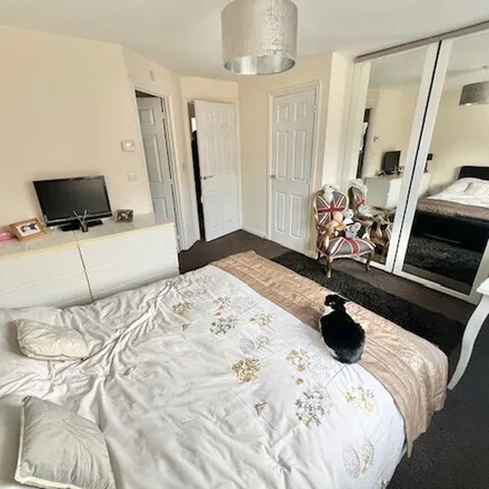 Rent this 4 bed apartment on Sunderland Way in Hipperholme, HX3 8FJ