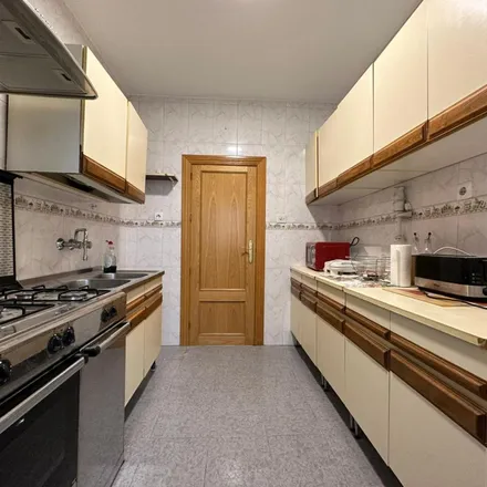 Rent this 4 bed apartment on Ronda de Alfareros 4 in Calle Ronda de Alfareros, 18011 Granada