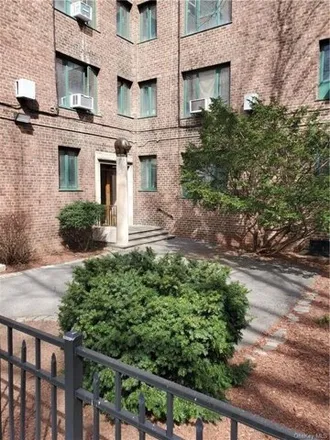 Rent this 3 bed condo on 1563 Metropolitan Avenue in New York, NY 10462