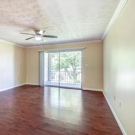 Image 2 - 4302 Lake Underhill Road, Orlando, FL 32803, USA - Condo for sale