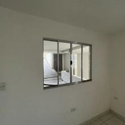 Rent this 2 bed house on Rua Professor Aristides Couto in Padroeira, Osasco - SP