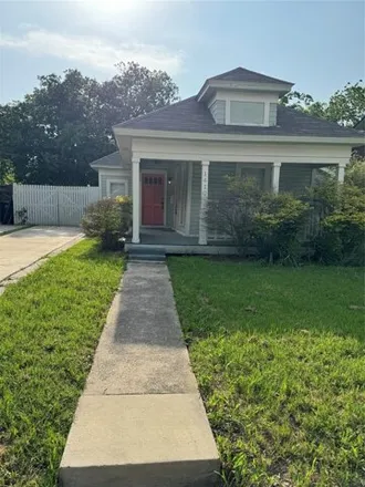 Rent this 3 bed house on 1410 South Lake Street in Fort Worth, TX 76104