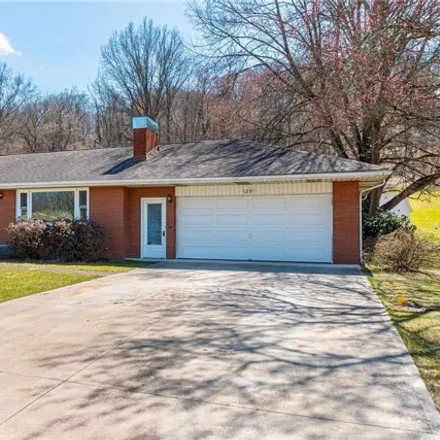 Image 3 - 1307 Cassingham Hollow Drive, Pleasant Valley, Coshocton, OH 43812, USA - House for sale