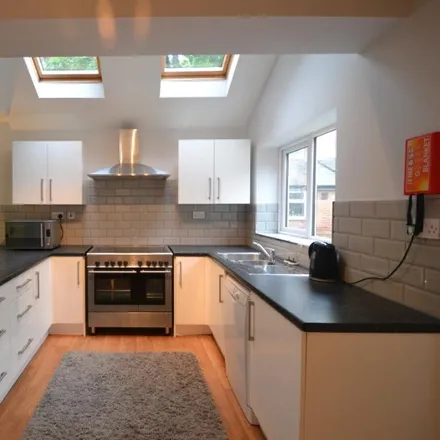 Rent this 6 bed duplex on 16 Trinity Avenue in Nottingham, NG7 2EU