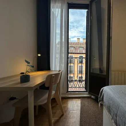 Image 2 - Hostal Matheu, Calle de la Victoria, 6, 28012 Madrid, Spain - Room for rent