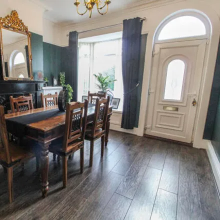 Buy this 3 bed townhouse on Avenue Road in Blackheath, B65 0LR