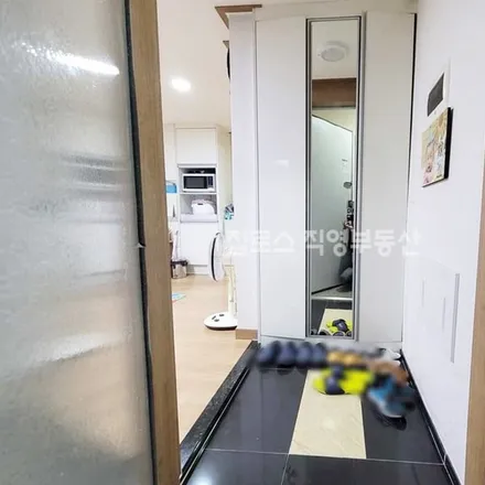 Rent this 3 bed apartment on 서울특별시 중랑구 면목동 1343-22