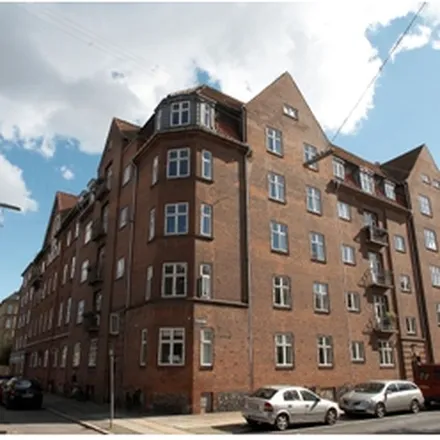Rent this 6 bed apartment on Rolfsvej 39 in 2000 Frederiksberg, Denmark