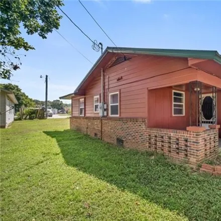 Buy this studio house on 131 East Bowen Boulevard in Fayetteville, AR 72703