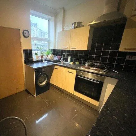 Image 3 - Forest Street, Burnley, BB11 2SA, United Kingdom - Townhouse for sale