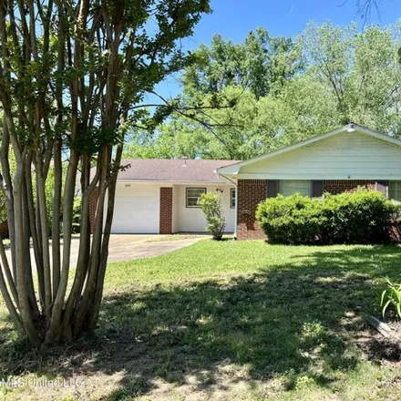 Buy this 3 bed house on 7855 Charleston Drive in Southaven, MS 38671