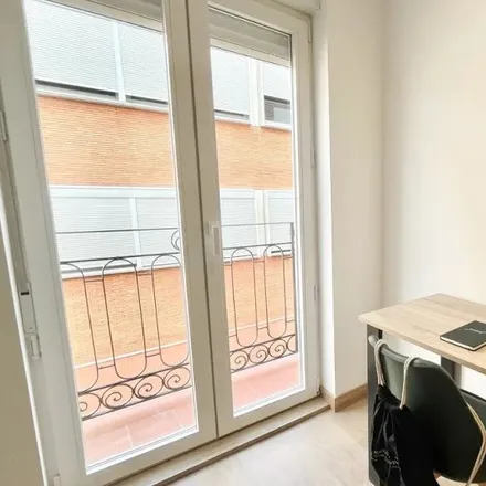 Rent this 1studio room on Cine Bristol in Calle de Melquiades Biencinto, 8