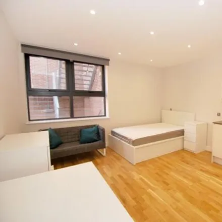 Image 2 - Jelly Legg'd Chicken, Reading Town Centre, 42 Market Place, Reading, RG1 2DE, United Kingdom - Apartment for sale