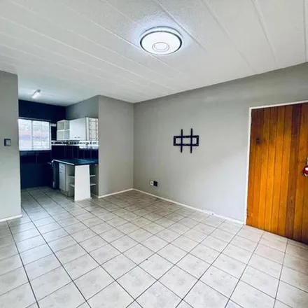 Image 1 - Silver Street, Goedeburg, Gauteng, 1518, South Africa - Apartment for rent