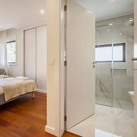 Rent this 2 bed apartment on 4300-401 Distrito de Leiria