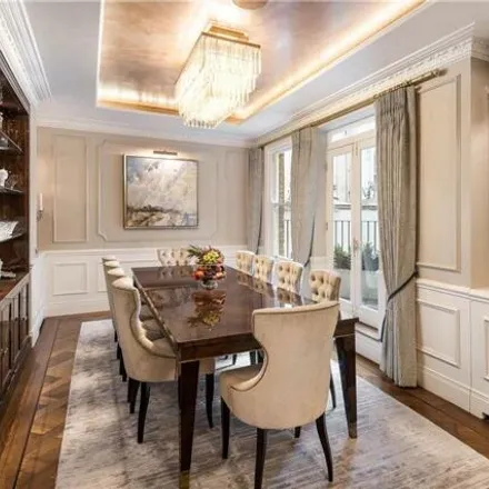 Image 7 - Glendore House, 30 Clarges Street, London, W1J 8AB, United Kingdom - Townhouse for sale