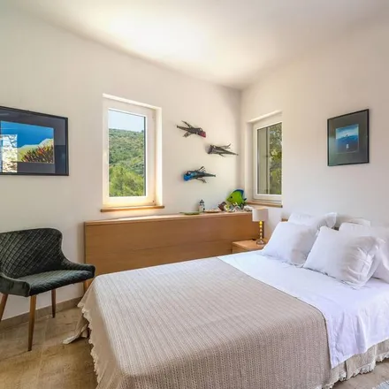 Rent this 3 bed house on Bobovišća in Mihoj Dolac, 21404 Općina Milna