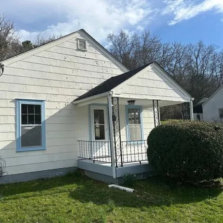 Buy this 2 bed house on 331 Frazier Street in Lewisburg, WV 24901