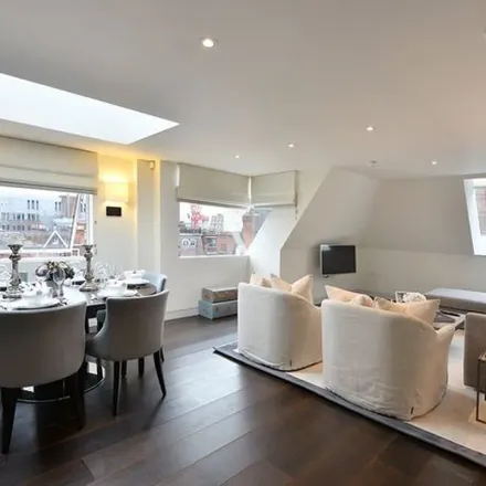 Rent this 2 bed apartment on Marugame Udon in 449 Strand, London