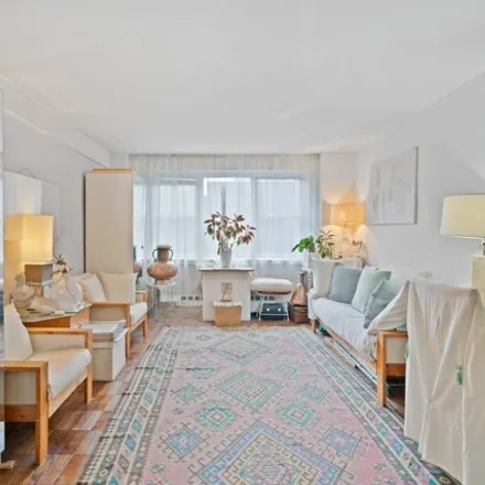 Image 2 - 333 East 79th Street, New York, NY 10075, USA - Apartment for sale