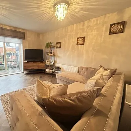 Image 4 - Clover Court, Eden Road, Dunton Green, TN14 5FL, United Kingdom - Apartment for sale