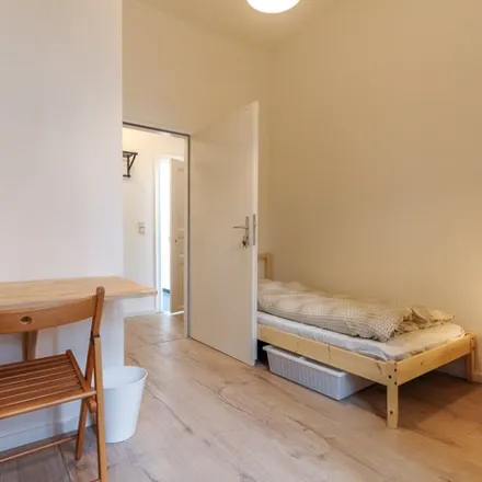 Rent this 4 bed room on Kameruner Straße 46 in 13351 Berlin, Germany