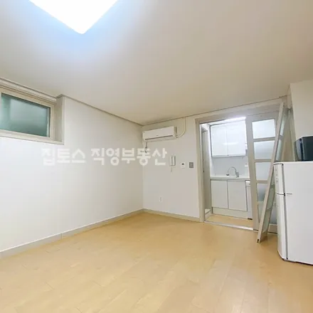 Rent this studio apartment on 서울특별시 관악구 봉천동 1520-18