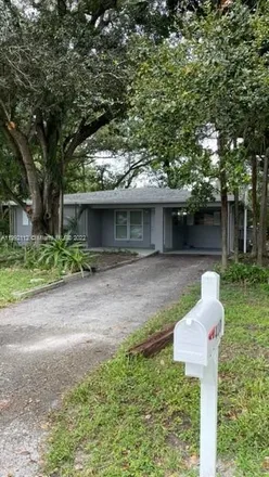 Rent this 3 bed house on 140 South Dixie Highway in Hollywood, FL 33020