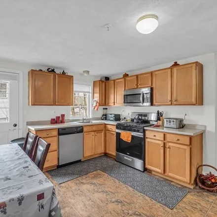 Image 3 - 127 Hildreth Street, Lowell, MA 01850, USA - Condo for sale