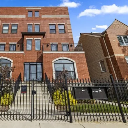 Buy this 2 bed condo on 4453 S Lake Park Ave Unit 3 in Chicago, Illinois