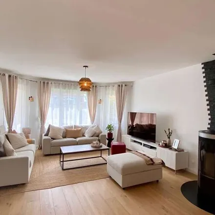 Rent this 5 bed apartment on 2 Rue de l'Ancienne Tannerie in 57190 Florange, France