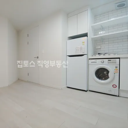 Image 2 - 서울특별시 은평구 신사동 29-129 - Apartment for rent